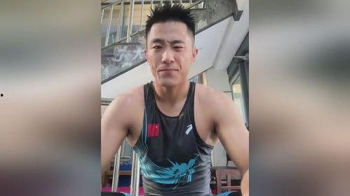 体院帅哥吃瓜,揭秘校园里的甜蜜“吃瓜”故事