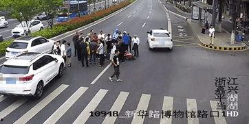 车祸现场的吃瓜青蛙,吃瓜青蛙见证惊心动魄一幕