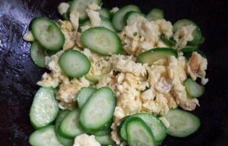 吃荷兰瓜的功效,营养丰富的健康之选，全面揭秘其神奇功效”