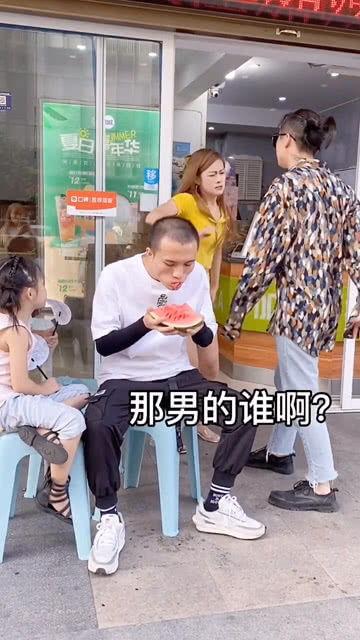 情侣吵架 吃瓜图片,揭秘甜蜜背后的真相