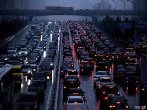 堵车女人吃瓜视频