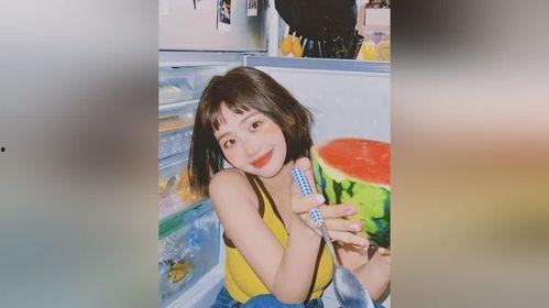 吃瓜拍照氛围,捕捉夏日吃瓜欢乐时光